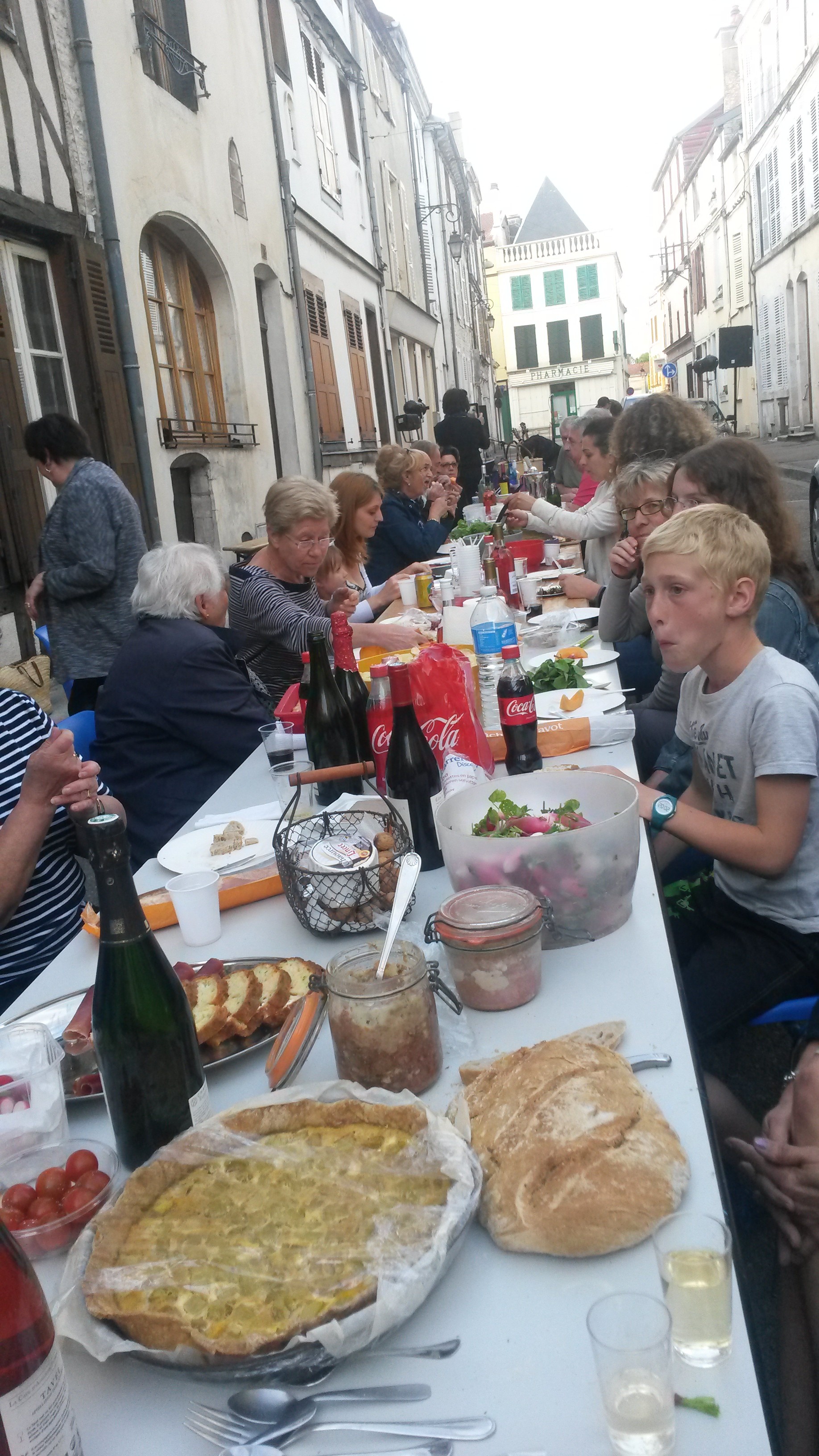 Une belle soirée conviviale et musicale rue Saint Maclou