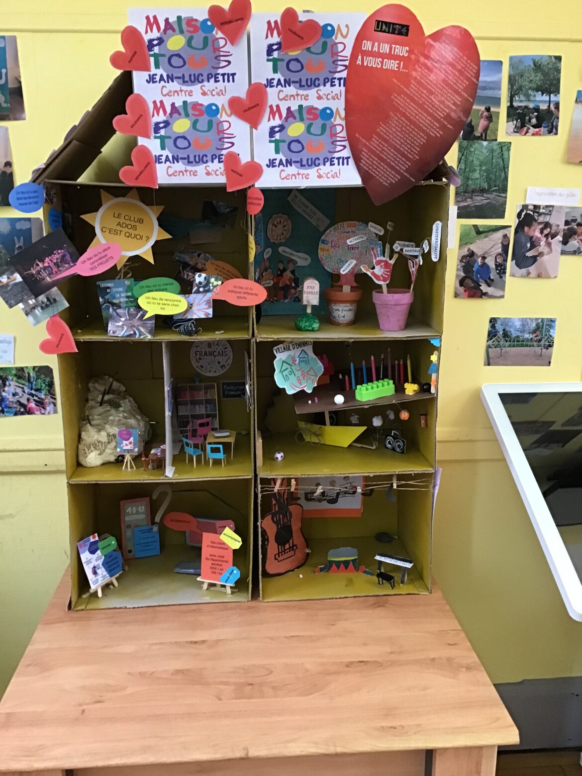 Une Maison pour Tous Miniature Réalisée par des Adolescents